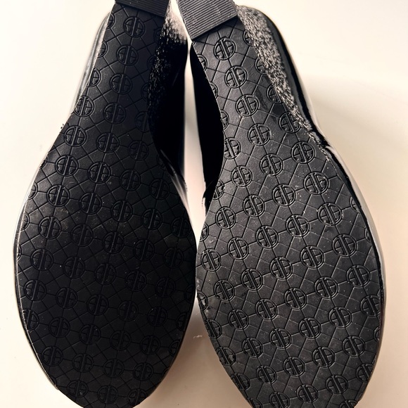 LILLY PULITZER RESORT CHIC BLACK GLITTER WEDGE - Picture 9 of 9